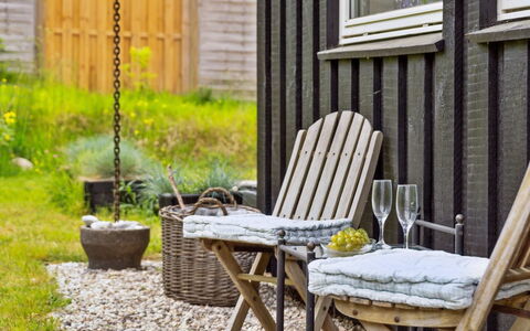 Lenaya - 1Km from the Sea: Træ, Hjem, Veranda, Dæk, Hårdttræ, Tag, Bejdse, Trægulve, Eco Hotel
