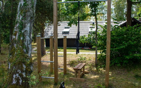 Benja - 150M from the Sea: Boligområde, Busk, Hus, Hjem, Have, Estate, Skygge, Landscaping, Lawn