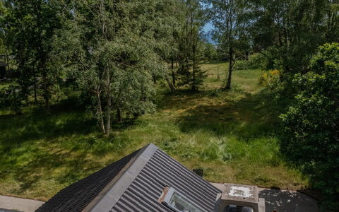 Benja - 150M from the Sea: Boligområde, Busk, Hus, Hjem, Have, Estate, Skygge, Landscaping, Lawn