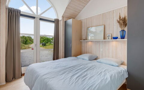 Elspeth - 25M from the Sea: Soveværelse, Seng, Etage, Indretning, Gulvbelægning, Hjem, Sengetøj, Sengetøj, Sengetøj, Bed Frame