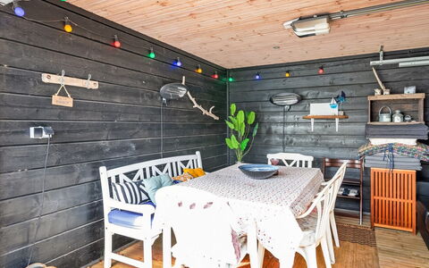 Elspeth - 25M from the Sea: Tag, Hus, Hjem, Sommerhus, Dør, Sidespor, Dæk, Veranda, Planke, Hårdttræ