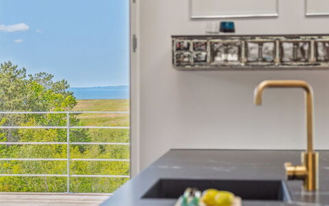 Galia - 500M from the Sea: Tag, Hus, Land Lot, Hjem, Sommerhus, Estate, Garden Bygninger, Skygge, Bjælkehytte, Landscaping