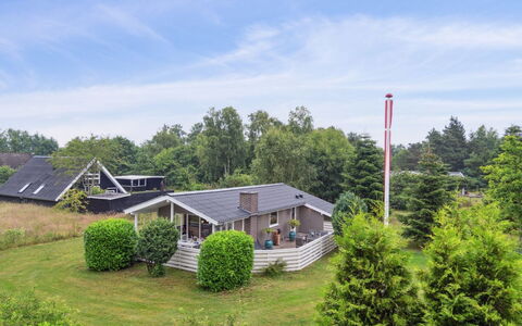 Imre - 300M from the Sea: Tag, Hus, Land Lot, Hjem, Sommerhus, Estate, Garden Bygninger, Skygge, Bjælkehytte, Landscaping