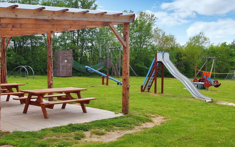 Herta: Træ, Legepladsudstyr, Offentlige Rum, Picnic Bord, Legeplads, Parkere, Udendørs Bord, Skygge, Fritid, Have