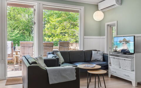 Herta: Møbel, Indretning, Gulvbelægning, Etage, Træ, Loft, Couch, Hjem, Stue, Værelse