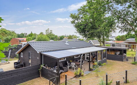 Tjarven - 300M from the Sea: Tag, Hus, Land Lot, Hjem, Sommerhus, Estate, Garden Bygninger, Skygge, Bjælkehytte, Landscaping