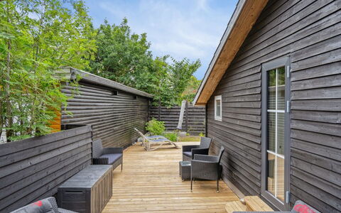 Tjarven - 300M from the Sea: Tag, Hus, Land Lot, Hjem, Sommerhus, Estate, Garden Bygninger, Skygge, Bjælkehytte, Landscaping