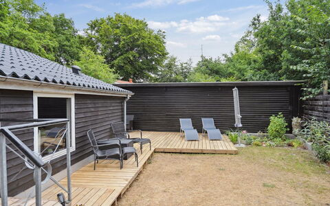 Tjarven - 300M from the Sea: Tag, Hus, Land Lot, Hjem, Sommerhus, Estate, Garden Bygninger, Skygge, Bjælkehytte, Landscaping