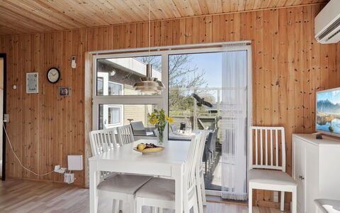 Marjon - 450M from the Sea: Tag, Hjem, Dør, Sommerhus, Skygge, Sidespor, Gård, Estate, Backyard