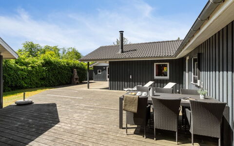 Letizia - 700M from the Sea: Møbel, Indretning, Gulvbelægning, Træ, Etage, Loft, Trægulve, Stol, Bord, Belysning