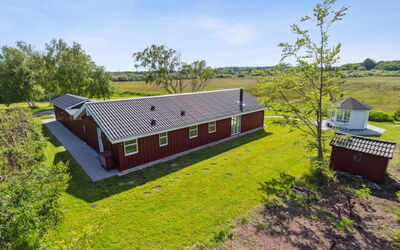 Blondine - 1.4Km from the Sea