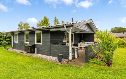 Alste - 900M from the Sea: Møbel, Indretning, Gulvbelægning, Træ, Etage, Loft, Trægulve, Stol, Bord, Belysning