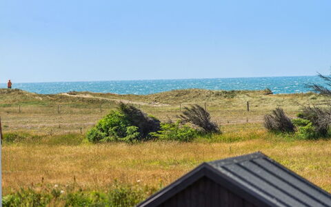 Kanutte - 200M from the Sea: Møbel, Indretning, Stol, Gulvbelægning, Bord, Udvej, Etage, Loft, Værelse, Eco Hotel