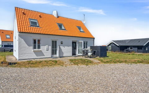 Kanutte - 200M from the Sea: Møbel, Indretning, Stol, Gulvbelægning, Bord, Udvej, Etage, Loft, Værelse, Eco Hotel