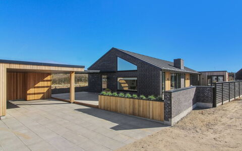 Esme - 400M from the Sea: Loft, Gulvbelægning, Indretning, Etage, Kompositmateriale, Møbel, Udvej, Hotel, Design, Dagslys