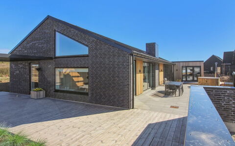 Esme - 400M from the Sea: Loft, Gulvbelægning, Indretning, Etage, Kompositmateriale, Møbel, Udvej, Hotel, Design, Dagslys