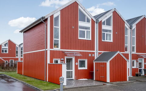 Rikhard - 800M from the Sea: Møbel, Stol, Bord, Udendørs Møbler, Udendørs Bord, Køkken & Spisebord, Paraply, Skygge, Restaurant, Blomsterkrukke