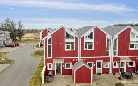 Rikhard - 800M from the Sea: Møbel, Stol, Bord, Udendørs Møbler, Udendørs Bord, Køkken & Spisebord, Paraply, Skygge, Restaurant, Blomsterkrukke
