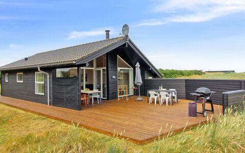 Alma - 500M from the Sea: Arkitektur, Tag, Hjem, Kompositmateriale, Dagslys, Sidespor, Indkørsel