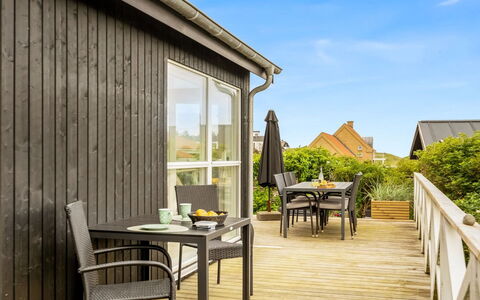 Regnwald - 400M from the Sea: Møbel, Indretning, Gulvbelægning, Træ, Etage, Loft, Trægulve, Stol, Bord, Belysning