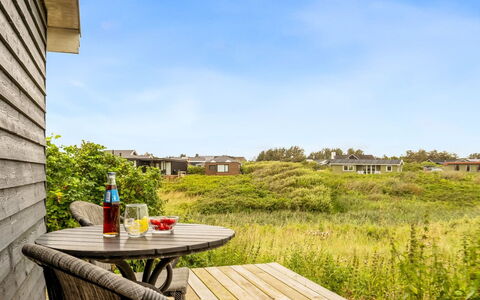 Regnwald - 400M from the Sea: Møbel, Indretning, Gulvbelægning, Træ, Etage, Loft, Trægulve, Stol, Bord, Belysning
