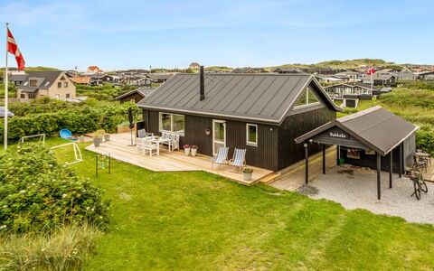 Regnwald - 400M from the Sea: Indretning, Loft, Lejlighed, Gulvbelægning, Møbel, Etage, Værelse, Belysning, Hjem, Couch
