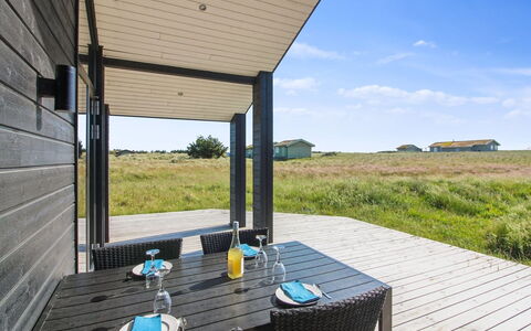 Ascan - 600M from the Sea: Møbel, Indretning, Gulvbelægning, Træ, Etage, Loft, Trægulve, Stol, Bord, Belysning