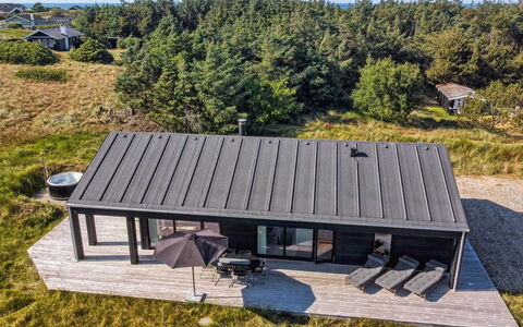 Ascan - 600M from the Sea: Møbel, Indretning, Gulvbelægning, Træ, Etage, Loft, Trægulve, Stol, Bord, Belysning