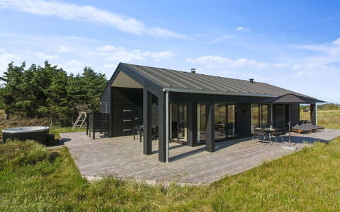 Ascan - 600M from the Sea: Møbel, Indretning, Gulvbelægning, Træ, Etage, Loft, Trægulve, Stol, Bord, Belysning