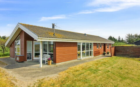 Zuhra - 250M from the Sea: Gulvbelægning, Indretning, Træ, Etage, Trappe, Loft, Bejdse, Trægulve, Hårdttræ, Gelænder