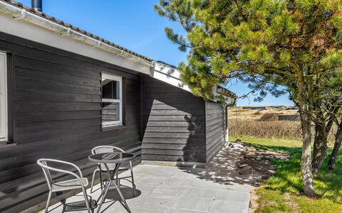 Zuhra - 250M from the Sea: Hus, Hjem, Dør, Tag, Sommerhus, Estate, Have, Skygge, Sidespor, Gård