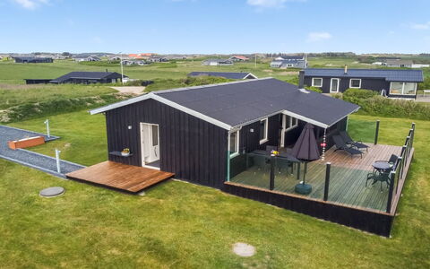 Lok - 450M from the Sea: Arkitektur, Tag, Hjem, Kompositmateriale, Dagslys, Sidespor, Indkørsel