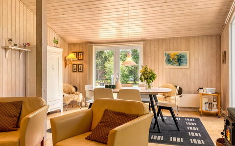 Anelisa - 1.2Km from the Sea: Indretning, Møbel, Gulvbelægning, Væg, Etage, Træ, Loft, Værelse, Stue, Couch