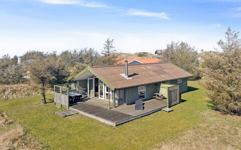 Tianna - 500M from the Sea: Tag, Hjem, Dør, Sommerhus, Skygge, Sidespor, Gård, Estate, Backyard