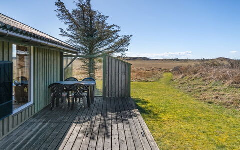 Tianna - 500M from the Sea: Tag, Hjem, Dør, Sommerhus, Skygge, Sidespor, Gård, Estate, Backyard
