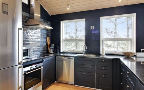 Heraldina - 1Km from the Sea: Køkken, Countertop, Gulvbelægning, Indretning, Træ, Køkken Apparat, Cabinetry, Loft, Etage, Møbel