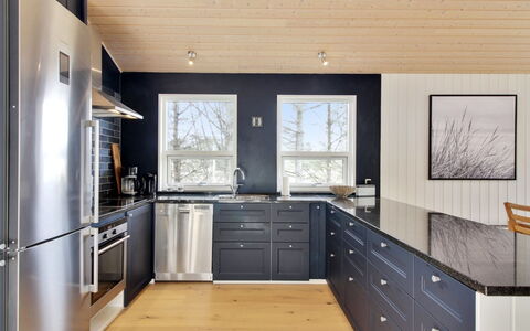 Heraldina - 1Km from the Sea: Køkken, Træ, Gulvbelægning, Countertop, Trægulve, Cabinetry, Møbel, Indretning, Køkken Apparat, Etage