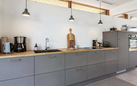 Mumme - 700M from the Sea: Køkken, Countertop, Indretning, Køkken Apparat, Møbel, Cabinetry, Gulvbelægning, Træ, Lysarmatur, Loft