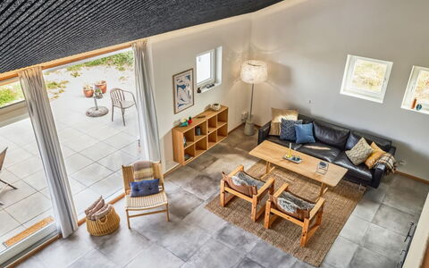 Kaapo - 1Km from the Sea: Møbel, Indretning, Stol, Gulvbelægning, Bord, Udvej, Etage, Loft, Værelse, Eco Hotel