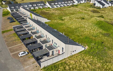 Kaapo - 1Km from the Sea: Møbel, Indretning, Stol, Gulvbelægning, Bord, Udvej, Etage, Loft, Værelse, Eco Hotel