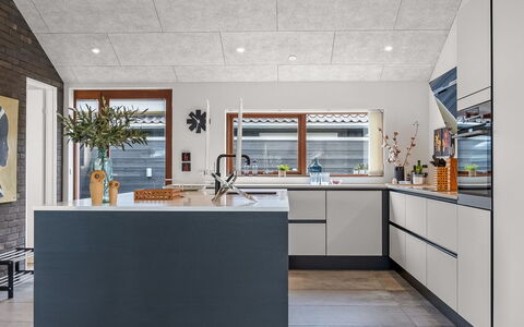 Aaran - 700M from the Sea: Køkken, Gulvbelægning, Countertop, Loft, Indretning, Etage, Køkken Apparat, Cabinetry, Komfur, Større Bandage