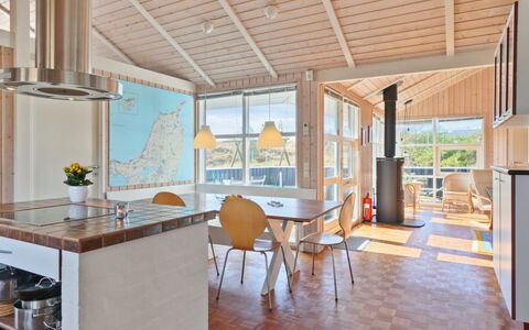 Franzisca - 700M from the Sea: Gulvbelægning, Træ, Etage, Indretning, Loft, Møbel, Køkken, Stol, Lysarmatur, Trægulve