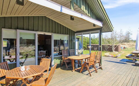 Gerasim - 1Km from the Sea: Græs, Hus, Tag, Hjem, Sommerhus, Busk, Land Lot, Landdistrikt, Stuehus, Bunddække