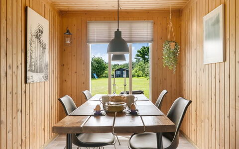 Stygge - 300M from the Sea: Møbel, Indretning, Gulvbelægning, Træ, Etage, Bord, Loft, Køkken & Spisebord, Spisestue, Lysarmatur