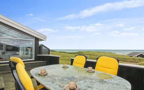 Joske - 50M from the Sea: Gulvbelægning, Indretning, Træ, Etage, Trappe, Loft, Bejdse, Trægulve, Hårdttræ, Gelænder