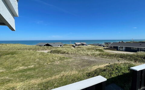 Joske - 50M from the Sea: Gulvbelægning, Indretning, Træ, Etage, Trappe, Loft, Bejdse, Trægulve, Hårdttræ, Gelænder