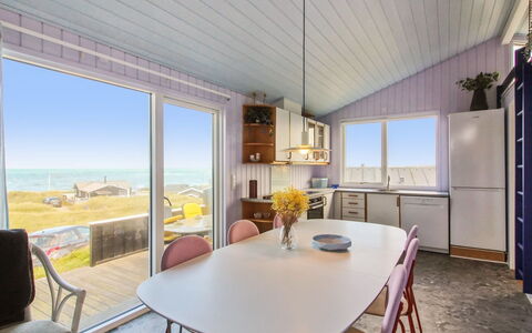 Joske - 50M from the Sea: Hus, Hjem, Dør, Tag, Sommerhus, Estate, Have, Skygge, Sidespor, Gård