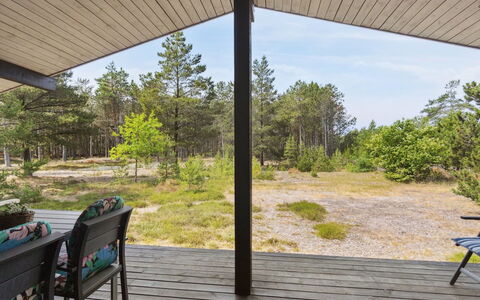 Andy - 600M from the Sea: Arkitektur, Tag, Hjem, Kompositmateriale, Dagslys, Sidespor, Indkørsel