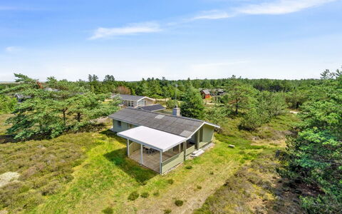Alwine - 250M from the Sea: Træ, Hjem, Veranda, Dæk, Hårdttræ, Tag, Bejdse, Trægulve, Eco Hotel