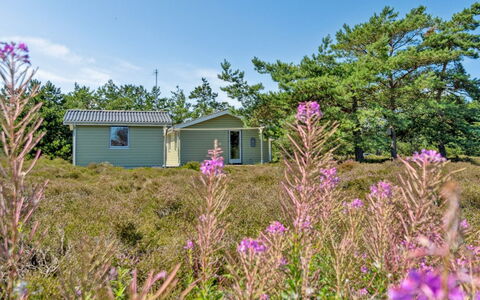 Alwine - 250M from the Sea: Træ, Hjem, Veranda, Dæk, Hårdttræ, Tag, Bejdse, Trægulve, Eco Hotel